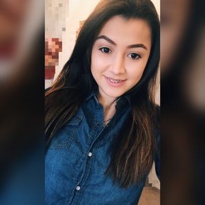 Meet your Posher, Esperanza